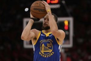 杨毅:库里的三分球纪录无人能破 他是唯一有球&无球都强的球员